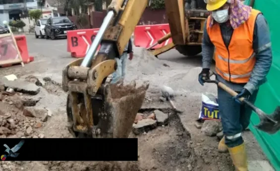 В 10 районах Кито отключили воду из-за прорыва магистральной трубы
