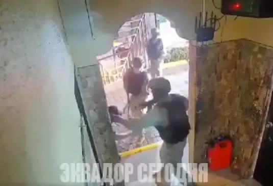 Фактивные военные совершили нападание на жилой комплекс в Гуаякиле Фактивные военные совершили нападание на жилой комплекс в Гуаякиле