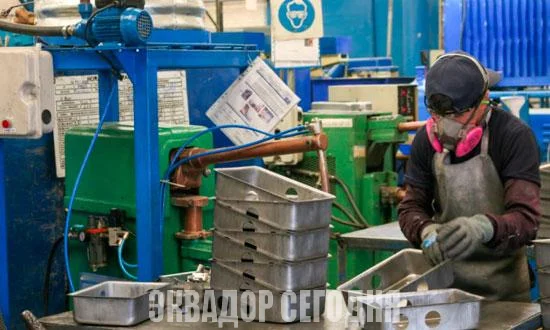 21-2pol Спорное постановление, которое разрешало 12-часовой рабочий день в Эквадоре, действовало менее двух дней