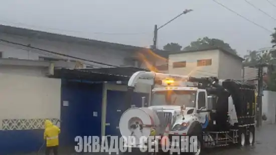 8-6oth image 8-6oth Сильный дождь затопил некоторые районы Гуаякиля