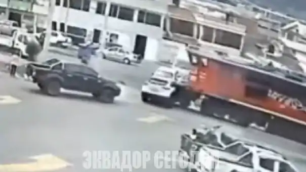 Туристический поезд столкнулся с автомобилем в Ибарра