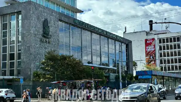 28-8oth1-1 Даниэль Нобоа: IESS необходимо продать активы на USD 2000 млн