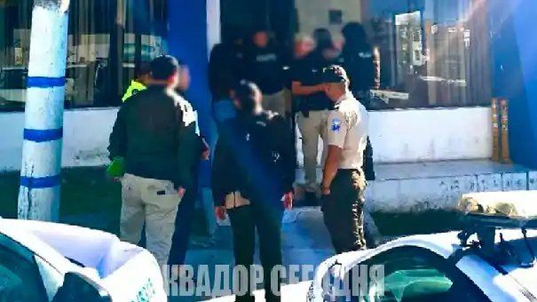 Задержан офицер полиции Кито за коррупционную схему с переводами