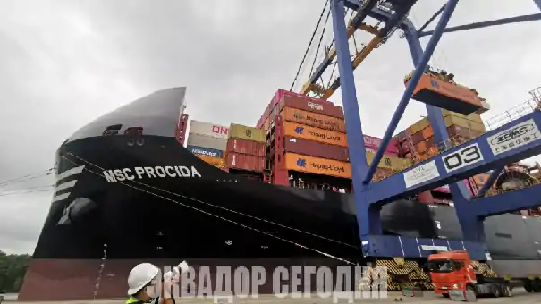 2-9neg image Порт Гуаякиля инвестирует в новые краны и безопасность