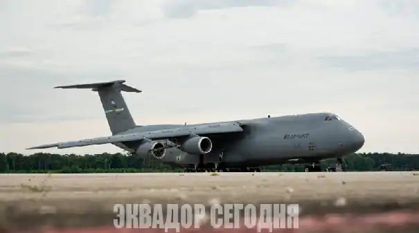 25-9pol1-1 image 25-9pol1-1 Самый крупный самолет ВВС США C-5M Super Galaxy прибыл в Эквадор