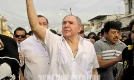 Жена экс-главы Эквадора пытается спасти мужа от ареста